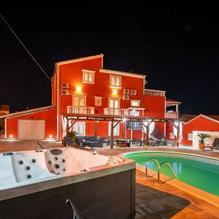 Villa Ancora For 102 Guests * Turanj