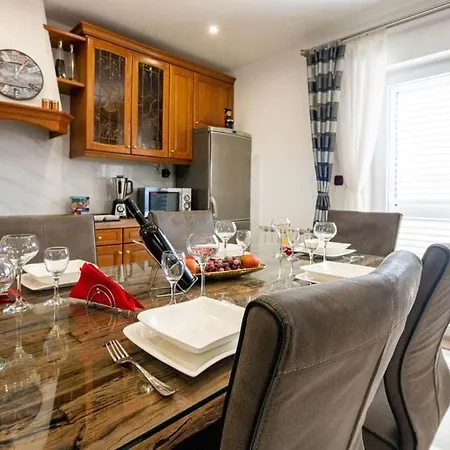 Villa Villa Ancora For 102 Guests Turanj